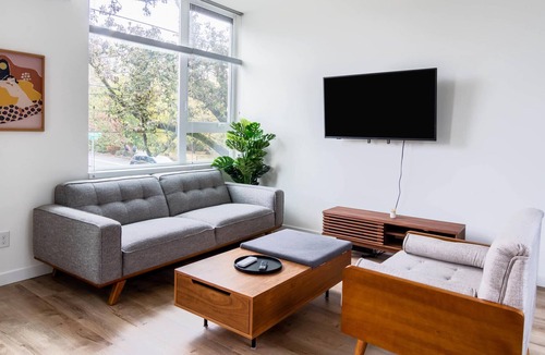 Northgate House | Modern 2BR Home in Northgate