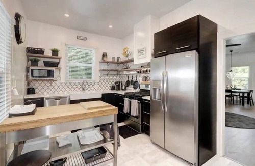 North Oak Park House | Modern 2BR in Curtis Park by Med Center - Laundry!