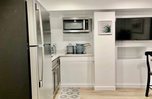 Ashland House | Modern 2BR In-Law AC Unit w/Covered Patio