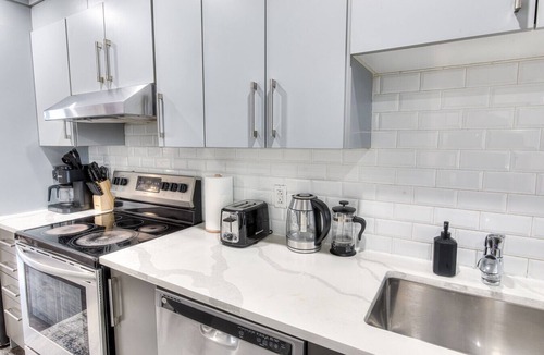 Gay Village Apartment | Modern 2BR in Le Village | Sleeps 6