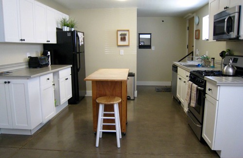 Upper Telegraph Apartment | Modern 2BR in Rockridge/Berkeley, Walkable to Shops, Dining, Grocers, BART