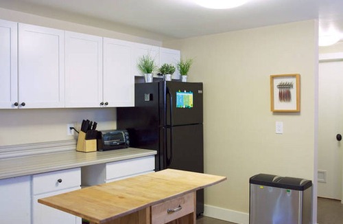 Upper Telegraph Apartment | Modern 2BR in Rockridge/Berkeley, Walkable to Shops, Dining, Grocers, BART