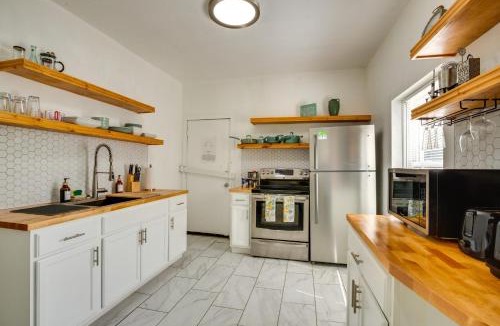 North Hyde Park House | Modern 2BR Kansas City Condo Near Downtown