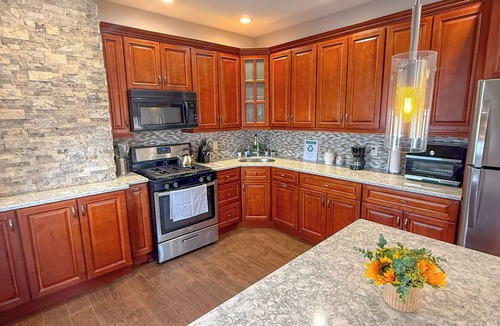North Bergen Condo | Modern 2BR Living: Mins to NYC and Metlife Stadium