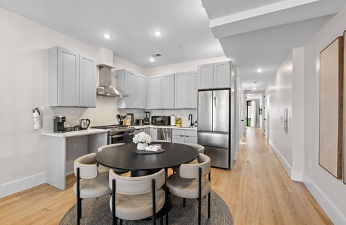 Hackensack River Waterfront Apartment | Modern 2BR Luxury Retreat w/Parking - Jersey City