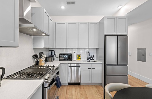 Hackensack River Waterfront Apartment | Modern 2BR Luxury Retreat w/Parking - Jersey City