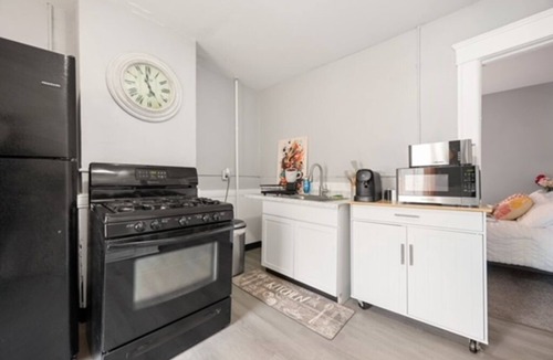 Southside Apartment | Modern 2BR Mins to Univ, Zoo, Destiny & Downtown