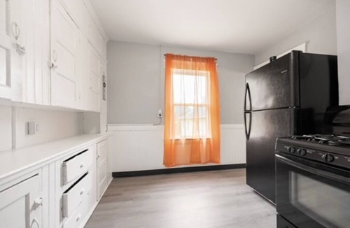 Southside Apartment | Modern 2BR Mins to Univ, Zoo, Destiny & Downtown