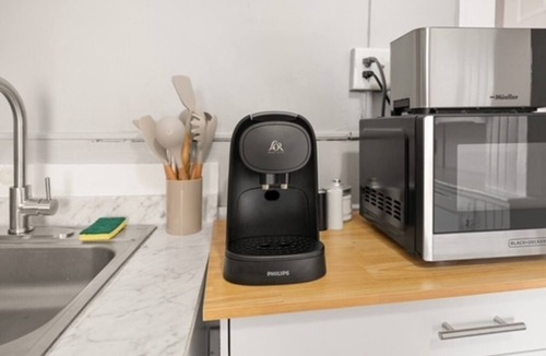 Southside Apartment | Modern 2BR Mins to Univ, Zoo, Destiny & Downtown