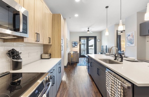 North Burnet Apartment | Modern 2BR -Near Domain -Free Parking -Fast Wi-Fi -Walk to Eats & Shops