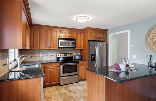 Sharon House | Modern 2BR Near Gillette Stadium Private Yard