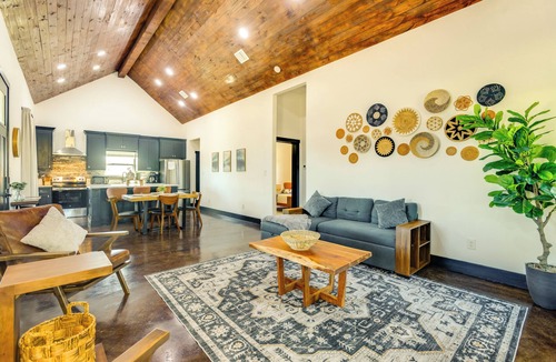 Somerville House | Modern 2BR Near Lake Somerville & Round Top