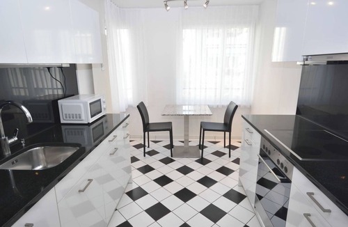 Seefeld Apartment | Modern 2BR near lake - Flower 13