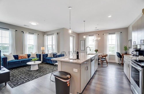 Columbus Apartment | Modern 2BR near OSU | Parking | Elevator | Secure