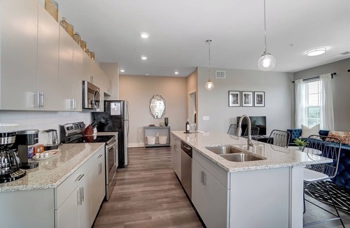 Columbus Apartment | Modern 2BR near OSU | Parking | Elevator | Secure