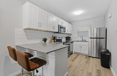 Hyde Park Apartment | Modern 2BR Near UT | Hyde Park | Evonify 4351