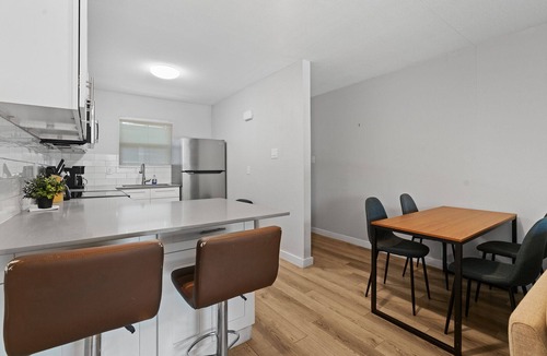 Hyde Park Apartment | Modern 2BR Near UT | Hyde Park | Evonify 4351