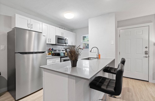 Hyde Park Apartment | Modern 2BR Near UT | Hyde Park | Evonify 4318