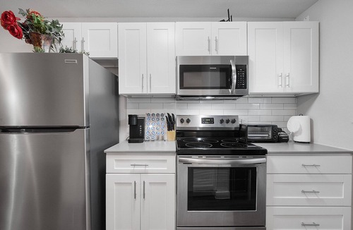 Hyde Park Apartment | Modern 2BR Near UT | Hyde Park | Evonify 3433
