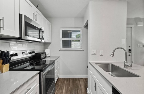 Hyde Park Apartment | Modern 2BR Near UT | Hyde Park | Evonify 3433