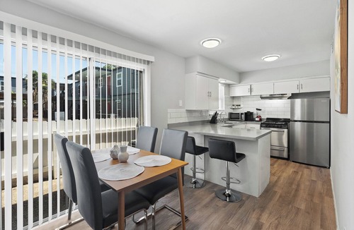 Hyde Park Apartment | Modern 2BR Near UT | Hyde Park | Evonify 3136