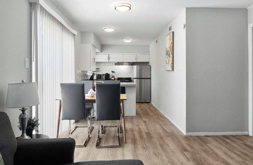 Hyde Park Apartment | Modern 2BR Near UT | Hyde Park | Evonify 5316