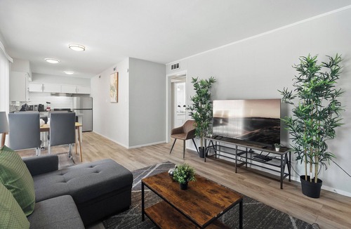 Hyde Park Apartment | Modern 2BR Near UT | Hyde Park | Evonify 5316