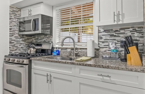 Grandview Heights House | Modern 2BR Oasis Heated Pool Near Downtown