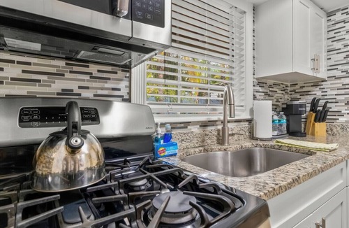 Grandview Heights House | Modern 2BR Oasis Heated Pool Near Downtown