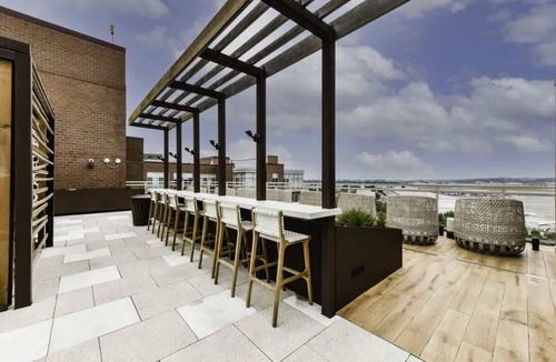 Crystal City Apartment | Modern 2BR Oasis with Scenic Rooftop & Gym