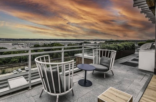 Crystal City Apartment | Modern 2BR Oasis with Scenic Rooftop & Gym