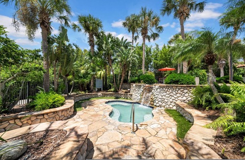 Tampa Apartment | Modern 2BR Pool Gym Pet-friendly 12
