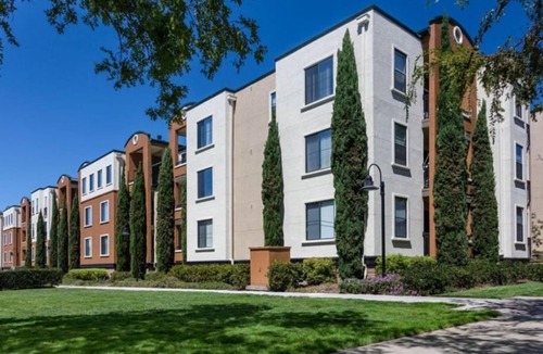East San Mateo Condo | Modern 2BR Retreat in Bridgepointe w Pool
