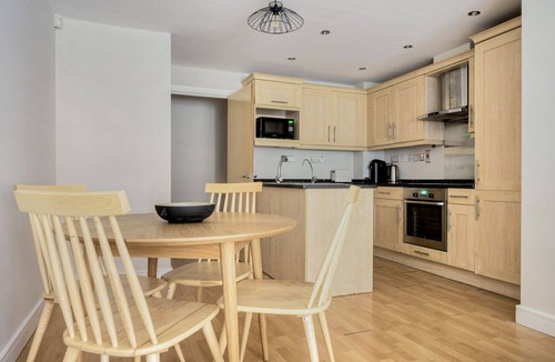 Riverside Apartment | Modern 2BR Southwark Apt, by Blueground