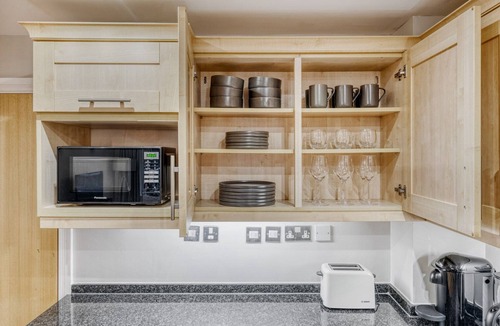 Riverside Apartment | Modern 2BR Southwark Apt, by Blueground