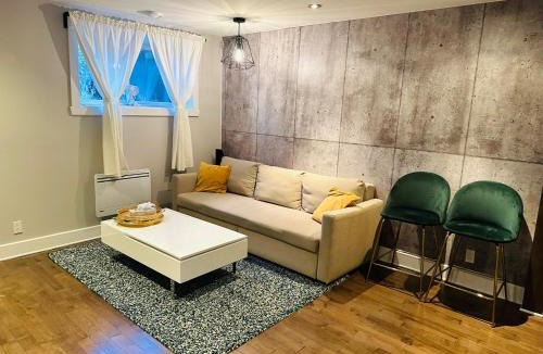 Saint-Hubert Apartment | Modern 2BR Suite - 3 Beds- Sleeps 6 - Free Parking - Near Montreal