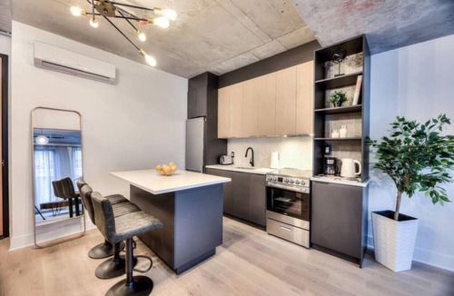 International District Apartment | Modern 2BR Suite Old Montreal F3