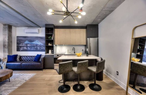 International District Apartment | Modern 2BR Suite Old Montreal B2