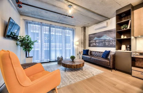 International District Apartment | Modern 2BR Suite Old Montreal B2
