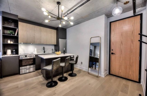 International District Apartment | Modern 2BR Suite Old Montreal B2