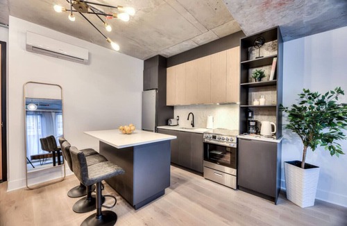 Cite Multimedia Apartment | Modern 2BR Suite Old Montreal F2