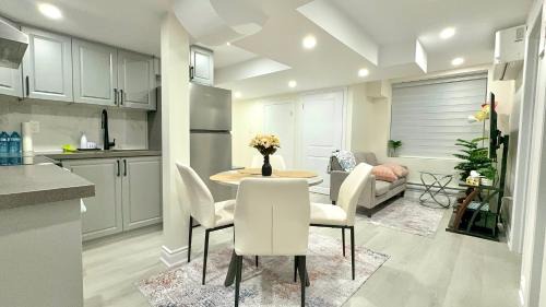 Woodstock Apartment | Modern 2BR Suite Private Entrance Parking New