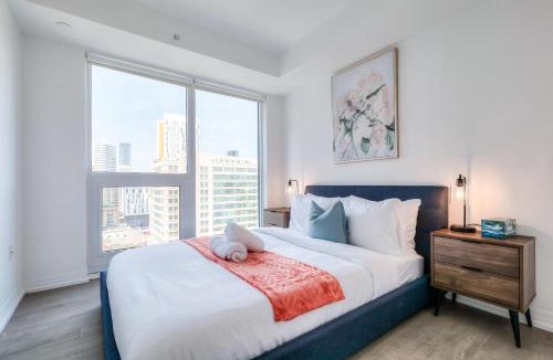 Garden District Apartment | Modern 2BR Suite with 2 Queen Beds - Downtown Toronto
