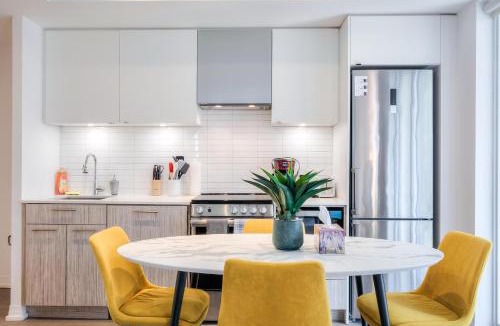 Garden District Apartment | Modern 2BR Suite with 2 Queen Beds - Downtown Toronto
