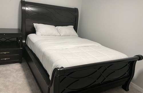 Winnipeg Bed & Breakfast | "Modern 2BR Suite with Private Entrance, Workspace, A/C & Parking in Sage Creek"