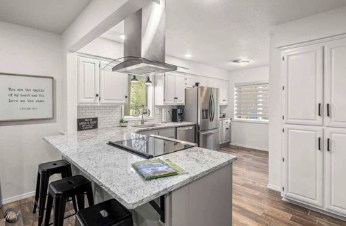 Bella Vista Condo | Modern 2BR Townhouse - Near Bike Trails & Golf