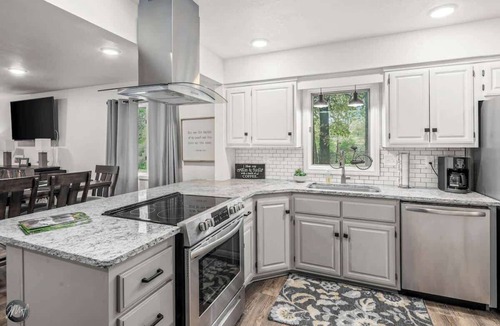 Bella Vista Condo | Modern 2BR Townhouse - Near Bike Trails & Golf