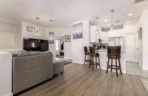 North Mountain Condo | Modern 2BR Townhouse |Shared Pool, Gym, Spa & More
