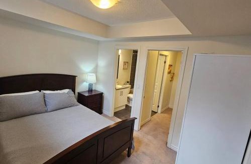 Earlscourt Apartment | Modern 2BR Townhouse w Patio & Free Parking Family & Work Stays