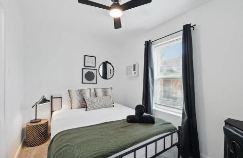 Haltom City Apartment | Modern 2BR Unit 3 with Hot Tub